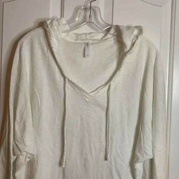 Like new women’s GAP BODY white pullover sz medium hoodie - Picture 2 of 6